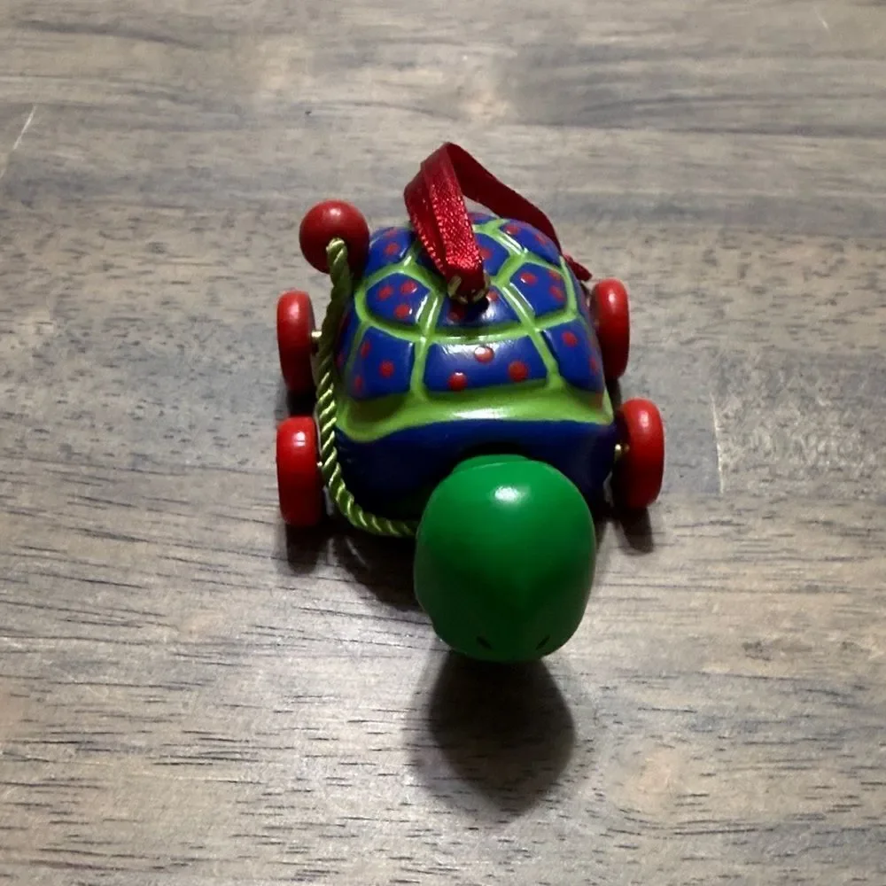 🎄 Hallmark Keepsake Ornament – “Wiggles” Turtle on Wheels (Vintage)